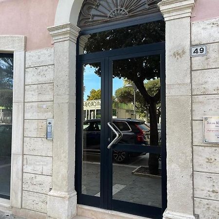 Casa Bolina - Centro Termoli Appartement Buitenkant foto