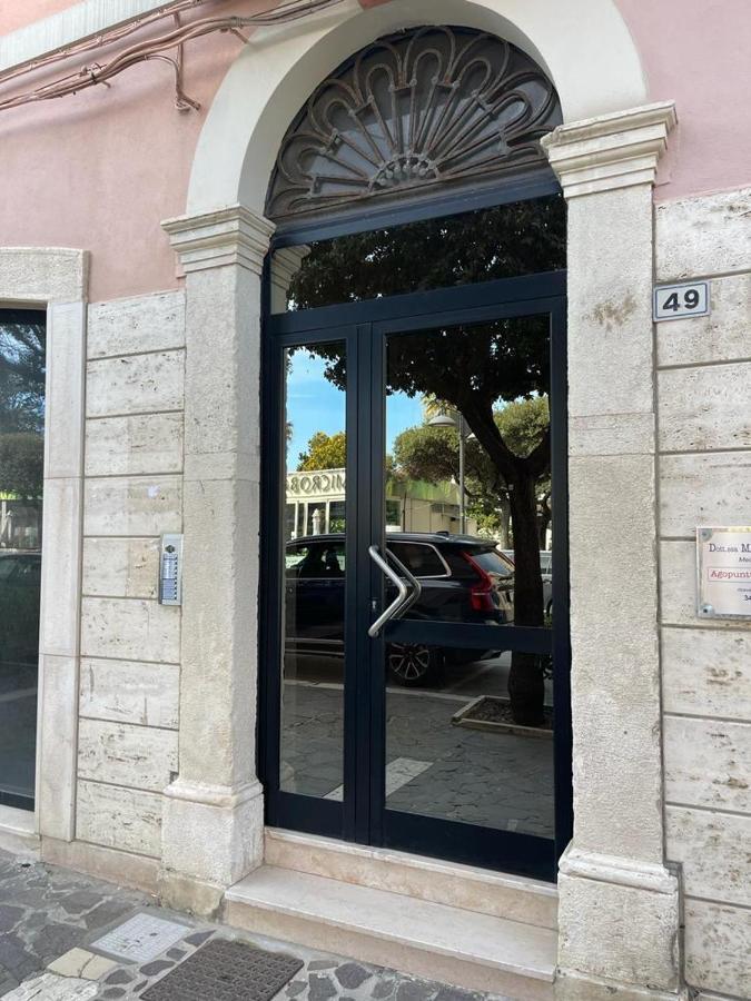 Casa Bolina - Centro Termoli Appartement Buitenkant foto