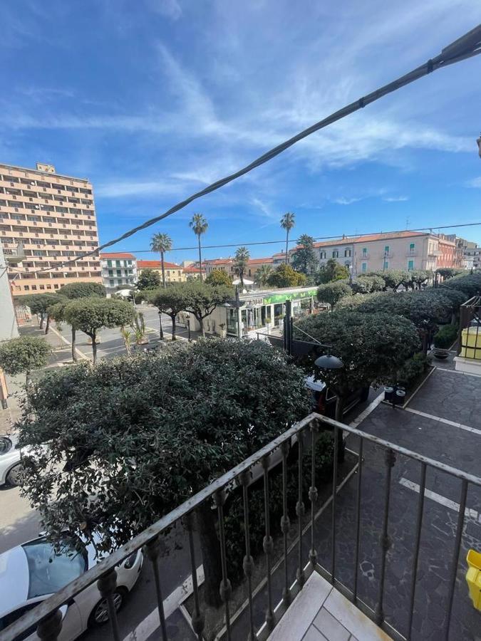 Casa Bolina - Centro Termoli Appartement Buitenkant foto